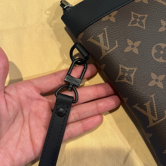Louis Vuitton Pochette To Go Monogram Canvas - Picture 5 of 8
